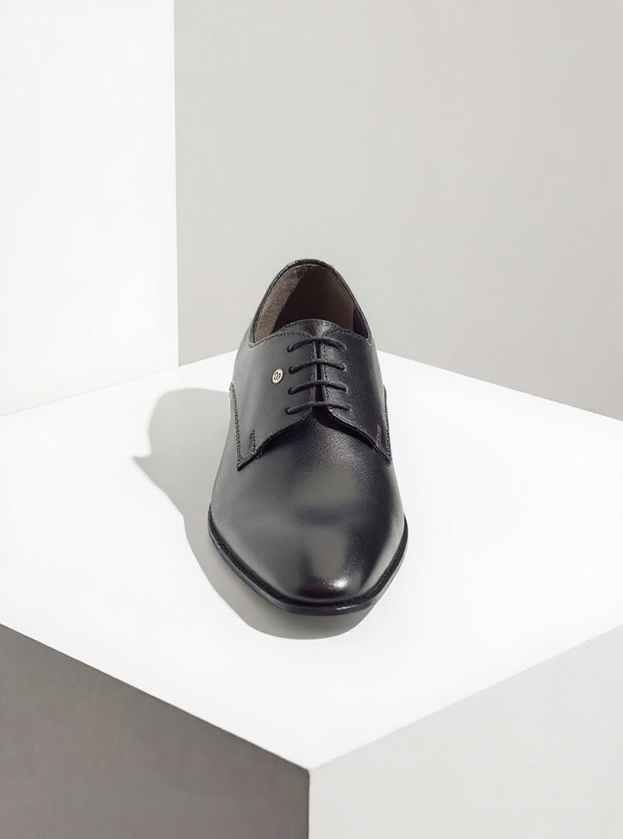 Black Monarch Shoe